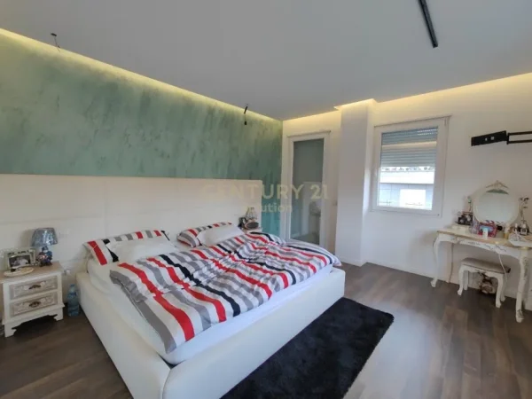 Tirane, shes apartament 2+1+2+POST PARKIMI , 218 m² 440.000 € (Kopshti Botanik Zoologjik)