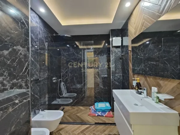 Tirane, shes apartament 2+1+2+POST PARKIMI , 218 m² 440.000 € (Kopshti Botanik Zoologjik)