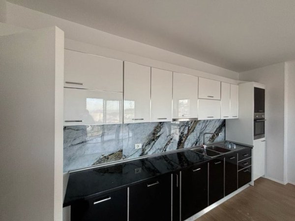 Tirane, jepet me qera apartament 2+1+Aneks+Ballkon Kati 8, 107 m² 450 € (yzberisht)