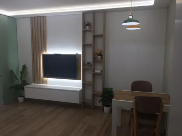 Tirane, jepet me qera apartament 1+1+Ballkon Kati 3, 62 m² 600 € (rruga Hasan Alla)