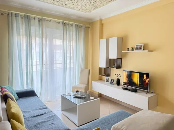 Tirane, jap me qera apartament 1+1 , 84 m² 600 € (Komuna e Parisit)