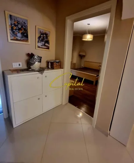 Tirane, jepet me qera apartament 3+1 Kati 2, 110 m² 950 € (RRUGA E KAVAJES)