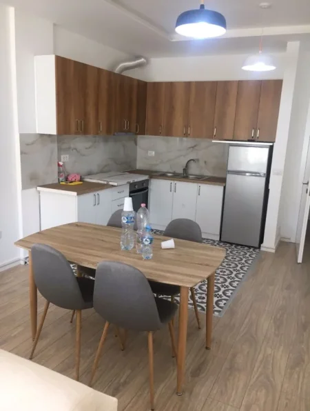 Tirane, jepet me qera apartament 1+1+Ballkon Kati 4, 72 m² 500 € (Kopshti Zoologjik)