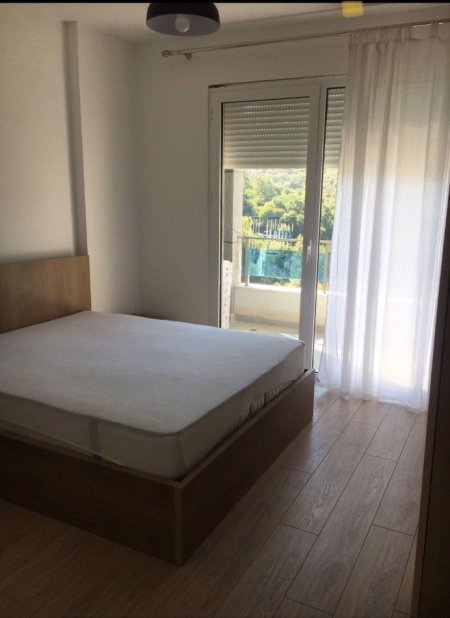 Tirane, jepet me qera apartament 1+1+Ballkon Kati 4, 72 m² 500 € (Kopshti Zoologjik)