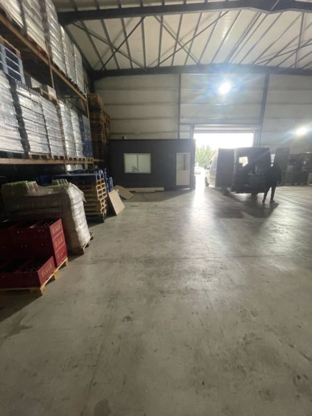 Tirane, jepet me qera magazine Kati 0, 500 m² 2.000 € (Kamez)