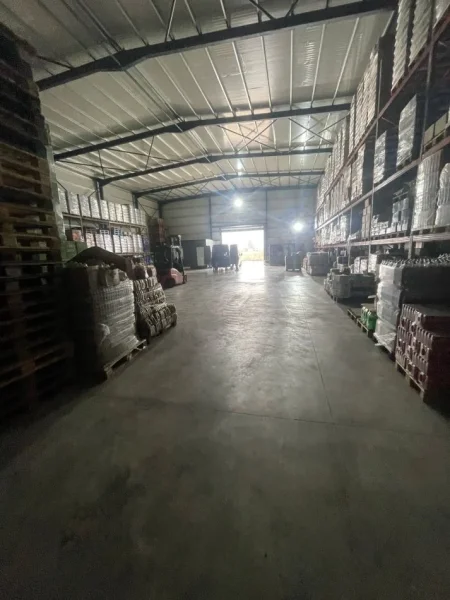 Tirane, jepet me qera magazine Kati 0, 500 m² 2.000 € (Kamez)