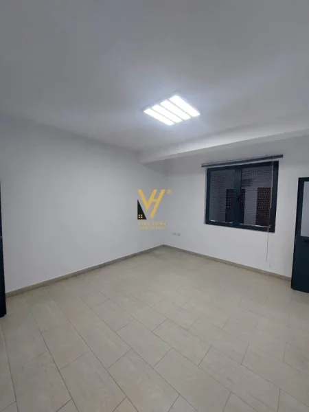 Tirane, jepet me qera zyre Kati 0, 115 m² 1.000 € (RRUGA BARDHYL)