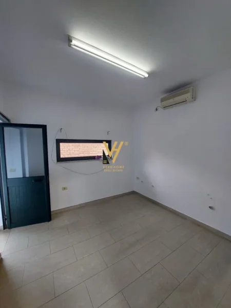 Tirane, jepet me qera zyre Kati 0, 115 m² 1.000 € (RRUGA BARDHYL)