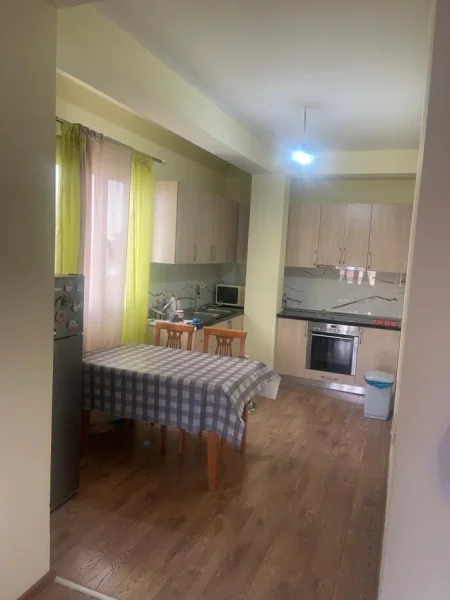 Tirane, jepet me qera apartament 2+1 Kati 4, 80 m² 500 € (rruga siri kodra , prane hotel meridian)