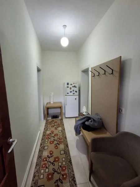 Tirane, jepet me qera apartament 1+1 Kati 1, 55 m² 260 € (Sauk)