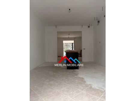 Tirane, jepet me qera ambjent biznesi Kati 0, 100 m² 2500 € (BULEVARI BAJRAM CURRI)