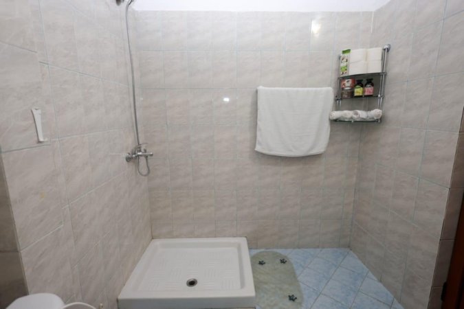 Berat, jepet me qera apartament 1+1 Kati 2, 60 m² 250 € (JEPET ME QERA SUPER APARTAMENTI 1+1 NE BERAT TE PROKURORIA.)
