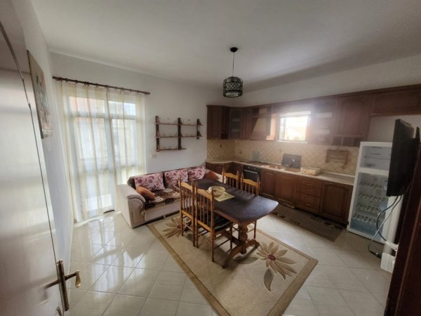 Tirane, jepet me qera 3+1 Kati 2, 110 m² 500 € (JEPET ME QERA SUPER APARTAMENTI 3+1 TEK VILAT GJERMANE.)