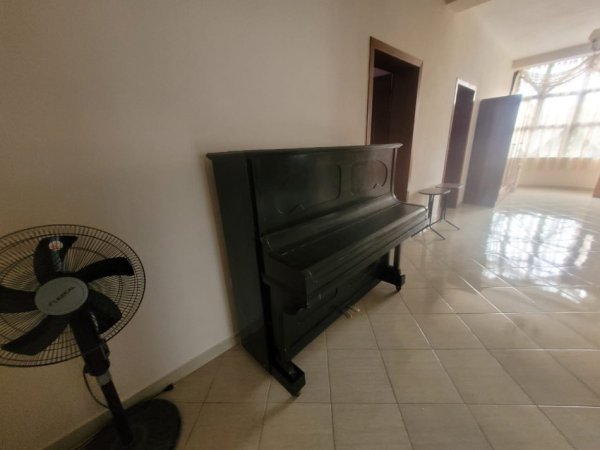 Tirane, jepet me qera 3+1 Kati 2, 110 m² 500 € (JEPET ME QERA SUPER APARTAMENTI 3+1 TEK VILAT GJERMANE.)