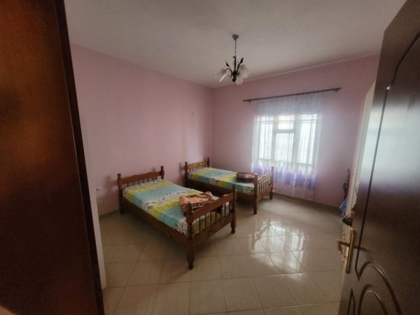 Tirane, jepet me qera 3+1 Kati 2, 110 m² 500 € (JEPET ME QERA SUPER APARTAMENTI 3+1 TEK VILAT GJERMANE.)