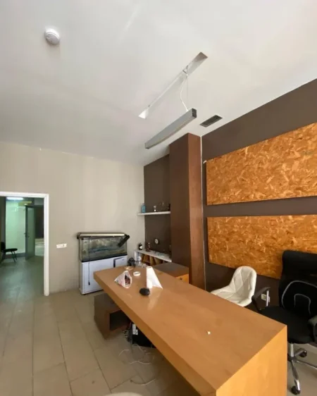 Tirane, jepet me qera ambjent biznesi Kati 1, 60 m² 600 € (Rruga e Kavajës)