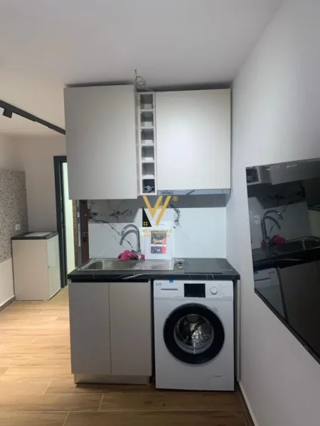 Tirane, shitet garsonier 1+1 Kati 4, 100 m² 330.000 € (BLLOK)