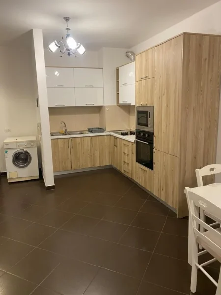 Tirane, jap me qera apartament 1+1+Ballkon Kati 1, 60 m² (Oxhaku)