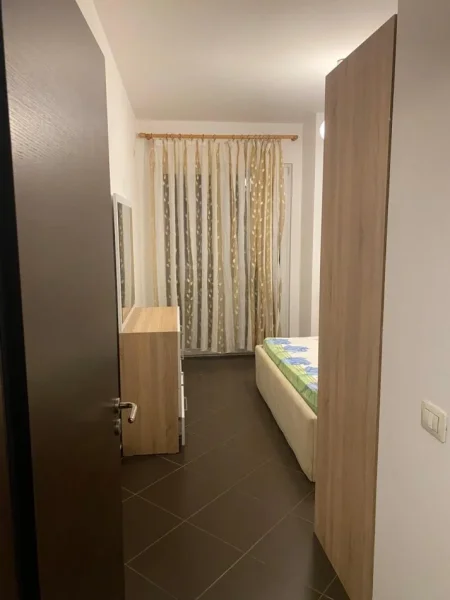 Tirane, jap me qera apartament 1+1+Ballkon Kati 1, 60 m² (Oxhaku)