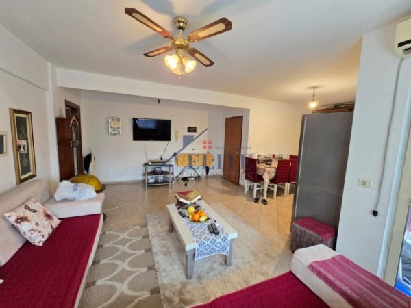 Tirane, jepet me qera apartament 2+1+Ballkon Kati 3, 90 m² 400 € (Kthesa e Kamzes)