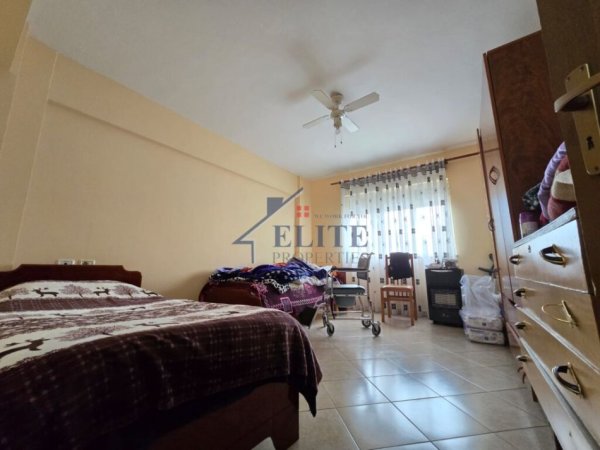 Tirane, jepet me qera apartament 2+1+Ballkon Kati 3, 90 m² 400 € (Kthesa e Kamzes)