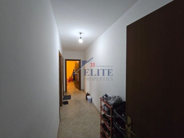 Tirane, jepet me qera apartament 2+1+Ballkon Kati 3, 90 m² 400 € (Kthesa e Kamzes)