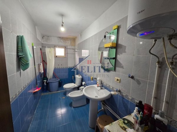 Tirane, jepet me qera apartament 2+1+Ballkon Kati 3, 90 m² 400 € (Kthesa e Kamzes)