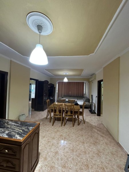 Tirane, shitet apartament 2+1 , 97 m² 130.000 € (Shitet Okazion Apartamenti 2+1 Te Pallatet e Arabit Ne Laprake.)