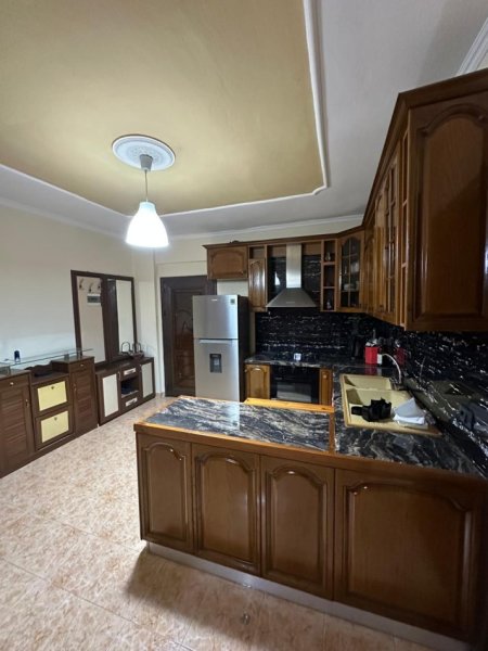 Tirane, shitet apartament 2+1 , 97 m² 130.000 € (Shitet Okazion Apartamenti 2+1 Te Pallatet e Arabit Ne Laprake.)