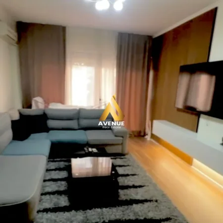 Tirane, jepet me qera apartament 1+1+Ballkon Kati 2, 80 m² 700 € (shyqyri brari)
