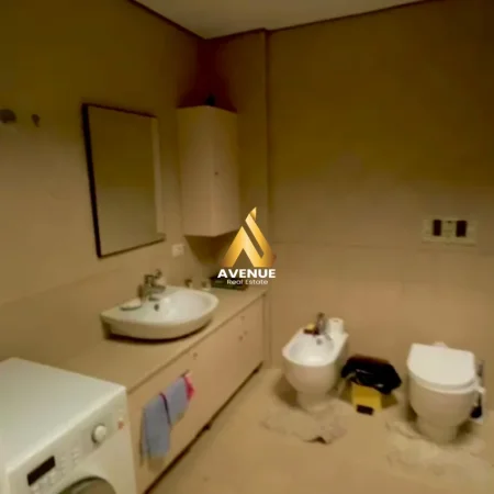 Tirane, jepet me qera apartament 1+1+Ballkon Kati 2, 80 m² 700 € (shyqyri brari)