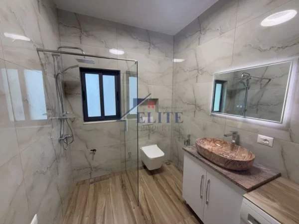 Tirane, jepet me qera apartament 1+1 Kati 3, 90 m² 700 € (Don Bosko)