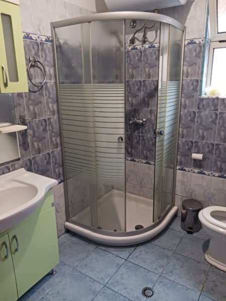 Tirane, jepet me qera Vile 4+1 Kati 2, 200 m² 500 € (JEPET ME QERA SUPER VILE 3-KATESHE NE BABRRU/ KAMEZ.)