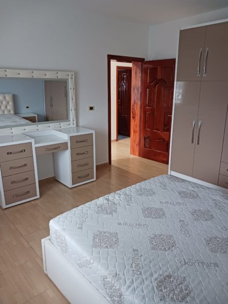 Tirane, jepet me qera Vile 4+1 Kati 2, 200 m² 500 € (JEPET ME QERA SUPER VILE 3-KATESHE NE BABRRU/ KAMEZ.)