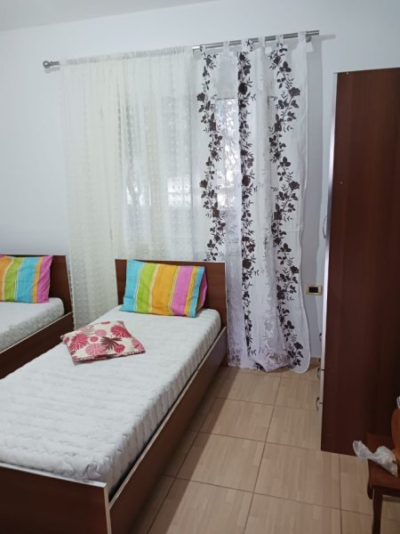 Tirane, jepet me qera Vile 4+1 Kati 2, 200 m² 500 € (JEPET ME QERA SUPER VILE 3-KATESHE NE BABRRU/ KAMEZ.)