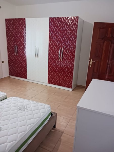 Tirane, jepet me qera Vile 4+1 Kati 2, 200 m² 500 € (JEPET ME QERA SUPER VILE 3-KATESHE NE BABRRU/ KAMEZ.)