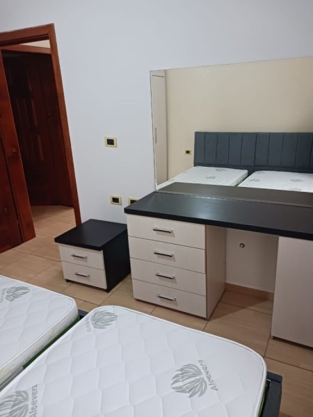 Tirane, jepet me qera Vile 4+1 Kati 2, 200 m² 500 € (JEPET ME QERA SUPER VILE 3-KATESHE NE BABRRU/ KAMEZ.)