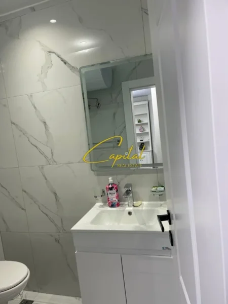 Tirane, jepet me qera apartament 1+1 Kati 8, 70 m² 1.000 € (RRUGA E KOSOVAREVE)