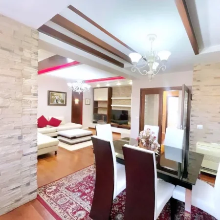 Tirane, shitet apartament 1+1 , 110 m² (𝗕𝗿𝗿𝘆𝗹𝗶, 𝗽𝗲𝗿𝗯𝗮𝗹𝗹𝗲 𝗠𝗮𝘁𝗲𝗿𝗻𝗶𝘁𝗲𝘁𝗶𝘁 𝘁𝗲 𝗥𝗶)