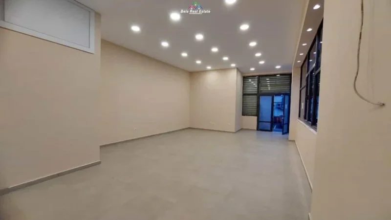 Tirane, jepet me qera dyqan Kati 0, 55 m² 600 € (myslym shyri)