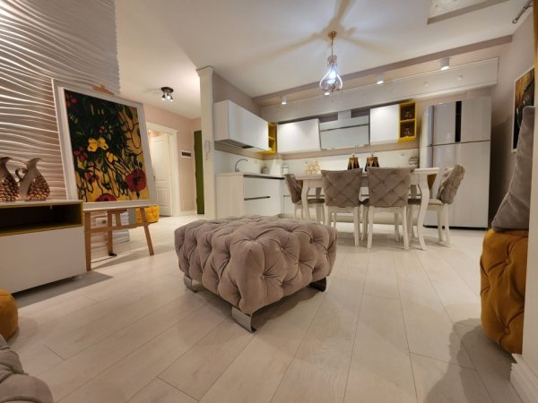 Tirane, jepet me qera apartament 2+1 , 115 m² 1.500 € (Liqeni, Kopshti Zoologjik)