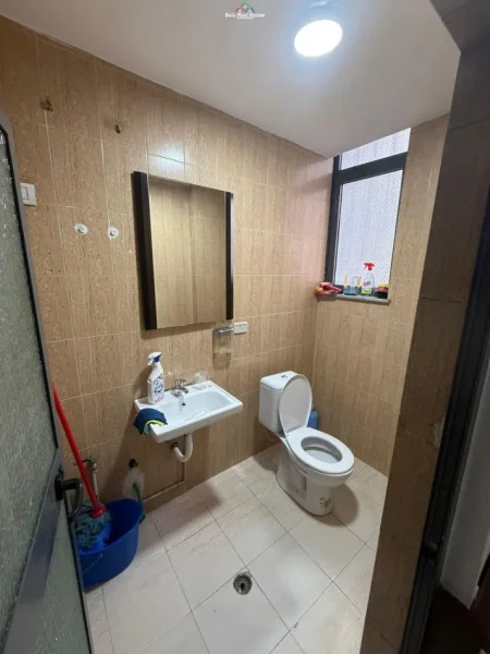 Tirane, jepet me qera dyqan Kati 0, 110 m² 1.500 € (vasil shanto)