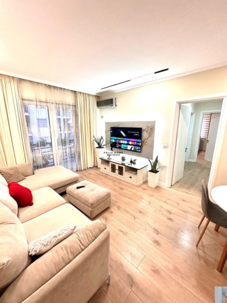 Tirane, jepet me qera apartament 1+1+Ballkon Kati 5, 100 m² 600 € (YZBERISHT)