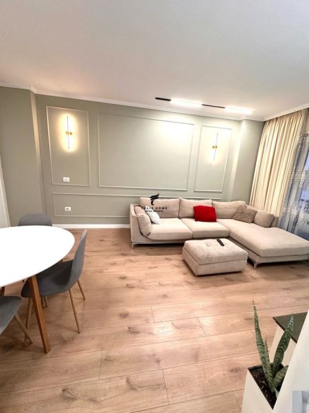 Tirane, jepet me qera apartament 1+1+Ballkon Kati 5, 100 m² 600 € (YZBERISHT)