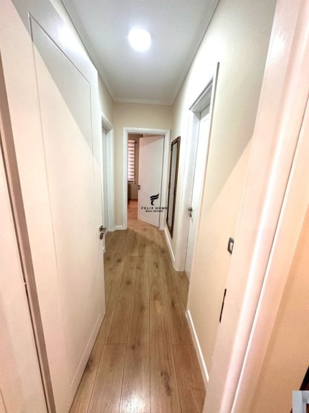 Tirane, jepet me qera apartament 1+1+Ballkon Kati 5, 100 m² 600 € (YZBERISHT)
