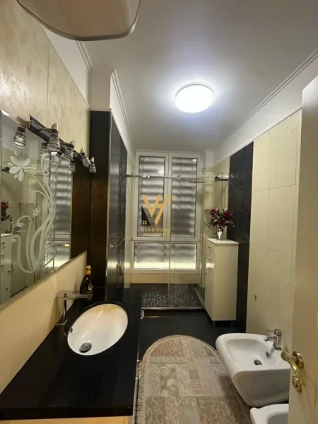 Tirane, shitet apartament 3+1+Aneks+Ballkon Kati 2, 153 m² 265.000 € (OXHAKU)