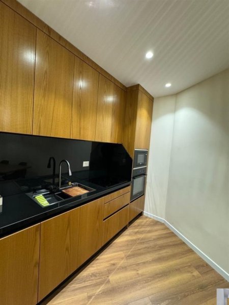 Tirane, jepet me qera apartament 2+1+Ballkon Kati 5, 70 m² 1.500 € (KOPSHTI ZOOLOGJIK)