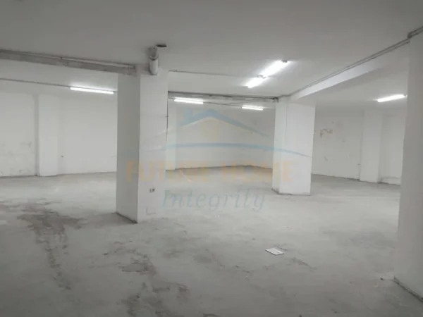 Tirane, shitet ambjent biznesi Kati 0, 427 m² 350.000 € (Ali Demi)