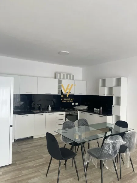 Tirane, jepet me qera apartament duplex 3+1+Aneks+Ballkon Kati 2, 160 m² 1.200 € (REZIDENCA KODRA E DIELLIT 2)