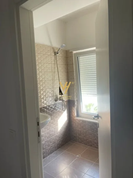 Tirane, jepet me qera apartament duplex 3+1+Aneks+Ballkon Kati 2, 160 m² 1.200 € (REZIDENCA KODRA E DIELLIT 2)